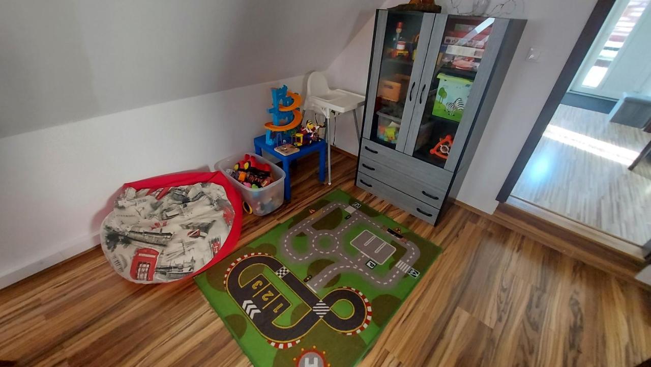 Apartman Tajov Pre 5-6 Osob, Privatne Parkovanie A Terasa Exterior photo