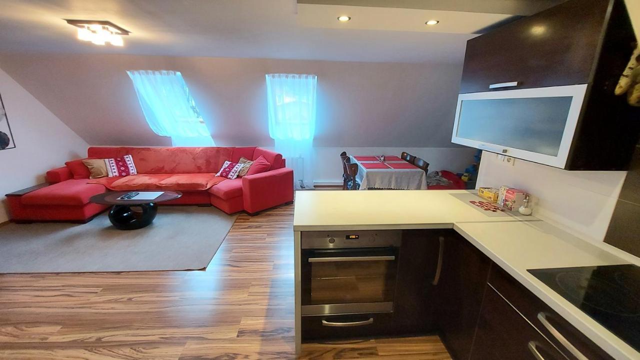 Apartman Tajov Pre 5-6 Osob, Privatne Parkovanie A Terasa Exterior photo