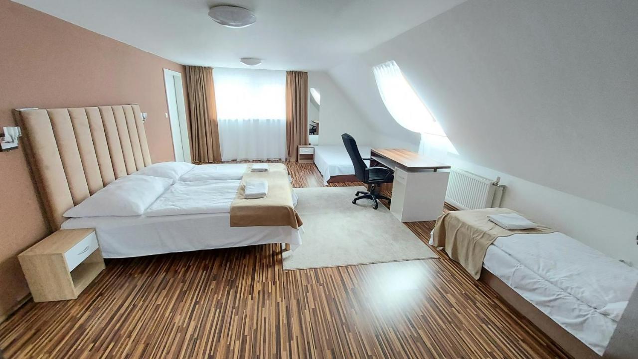 Apartman Tajov Pre 5-6 Osob, Privatne Parkovanie A Terasa Exterior photo