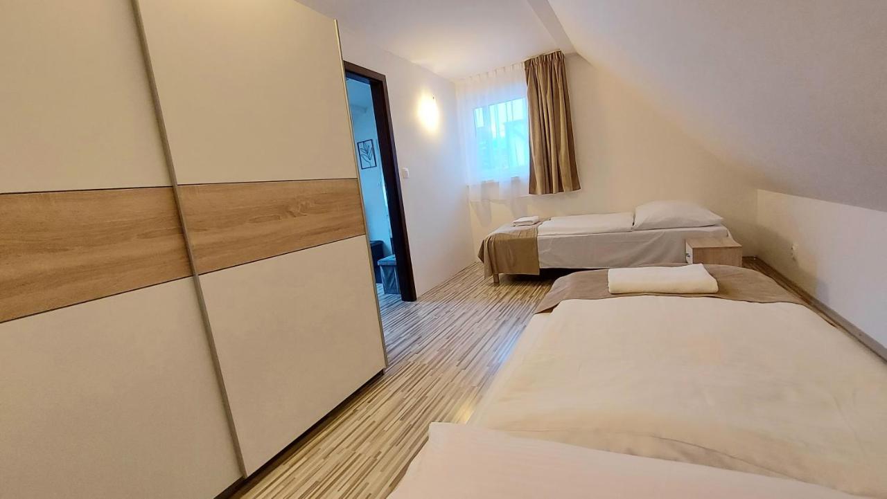 Apartman Tajov Pre 5-6 Osob, Privatne Parkovanie A Terasa Exterior photo